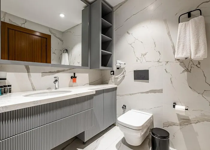 Get Royal Hotel&spa Hotel *