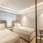 Hotel Get Royal & *